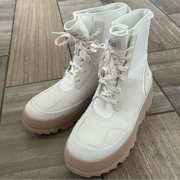 UGG Lug Platform Lace-Up Combat Boot Women’s size 9.5 - Picture 2 of 11